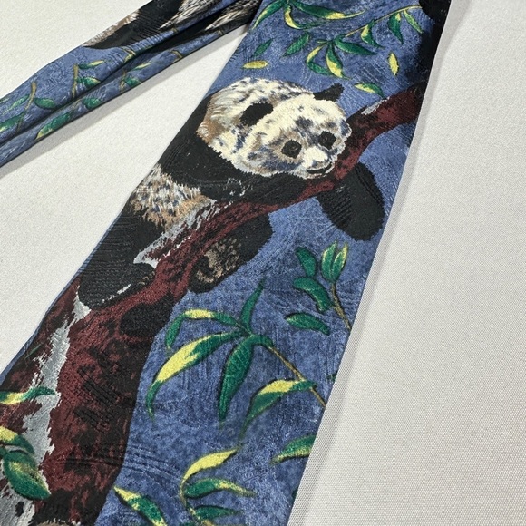 Men’s Endangered Species Necktie Panda Bear 💯 Silk - Picture 3 of 4